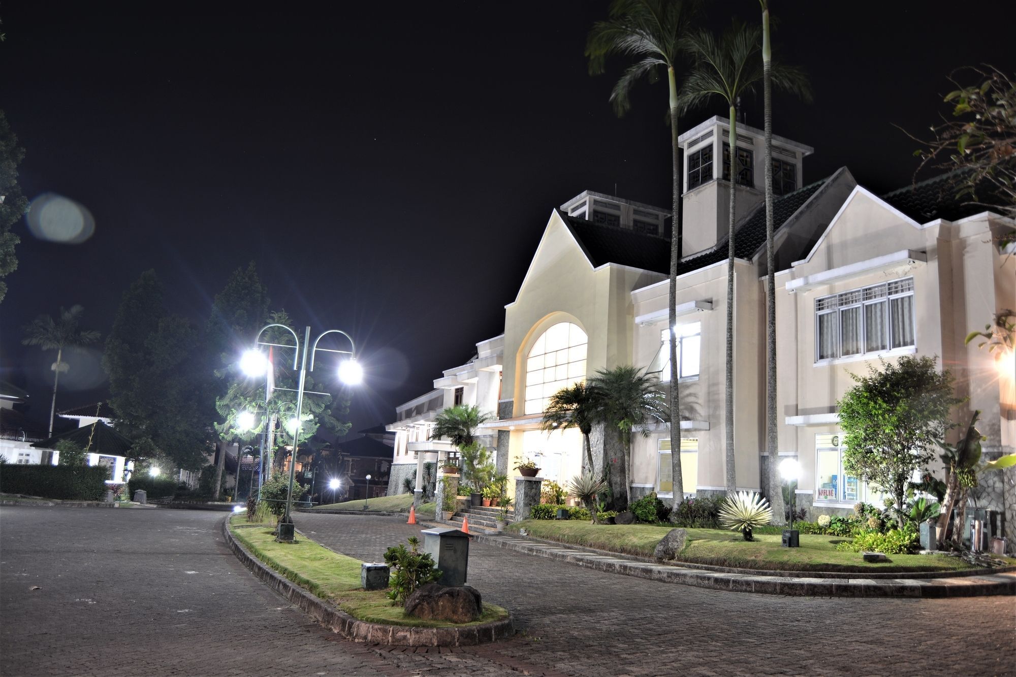 Zen Rooms Basic Cipanas Km.78 Exterior photo